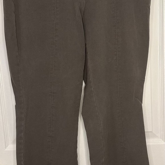 Isaac Mizrahi Live! Regular 24/7‎ Denim Boot Cut Fly Front Jeans A279252 Grey 14 - Picture 7 of 7